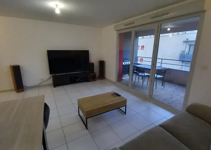 Le Barbusse Lyon-T3-Garage-Terrasse-3 Lits-Home Cinema