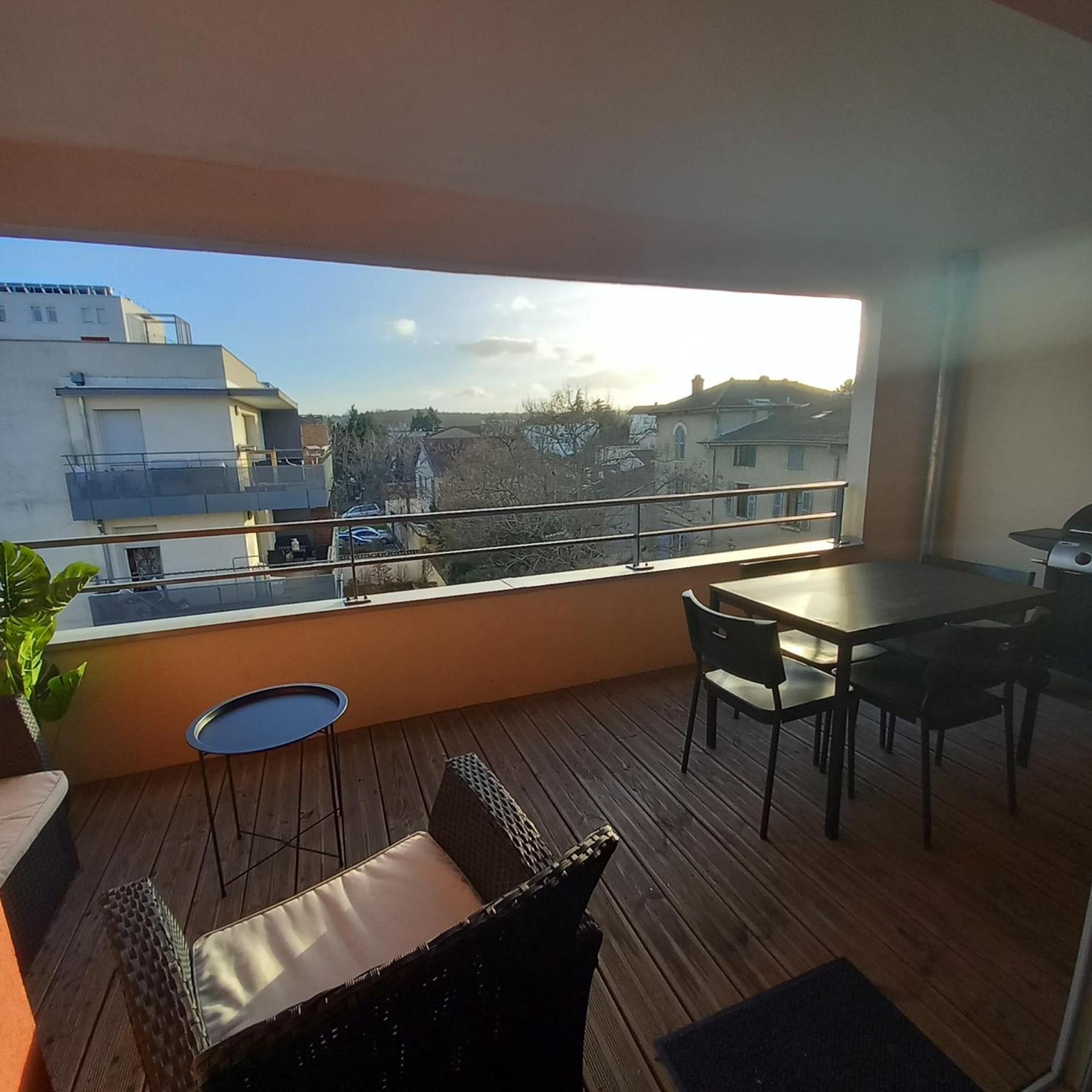 Apartment Le Barbusse Lyon-t3-garage-terrasse-3 Lits-home Cinema