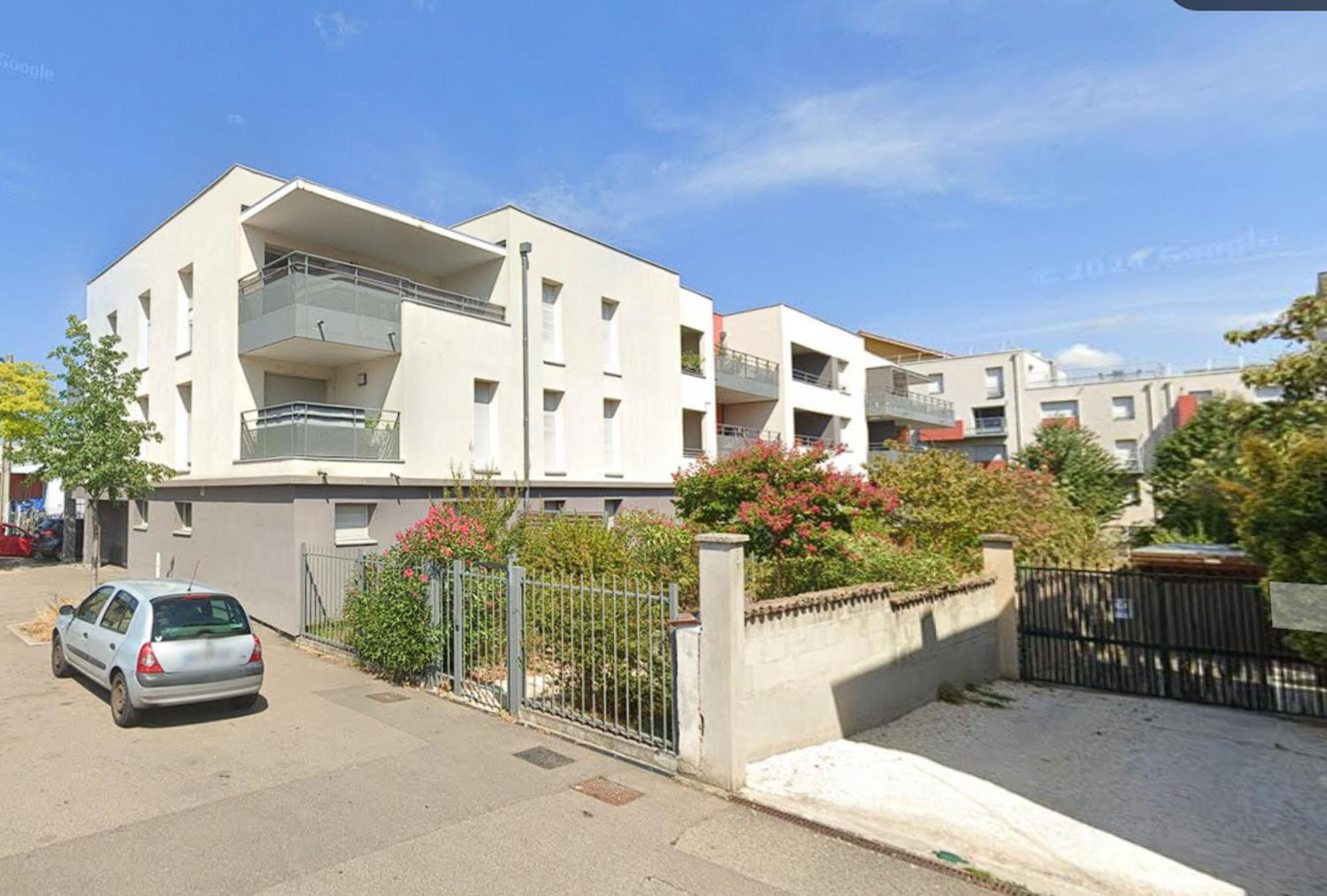 Le Barbusse Lyon-t3-garage-terrasse-3 Lits-home Cinema Pierre-Bénite