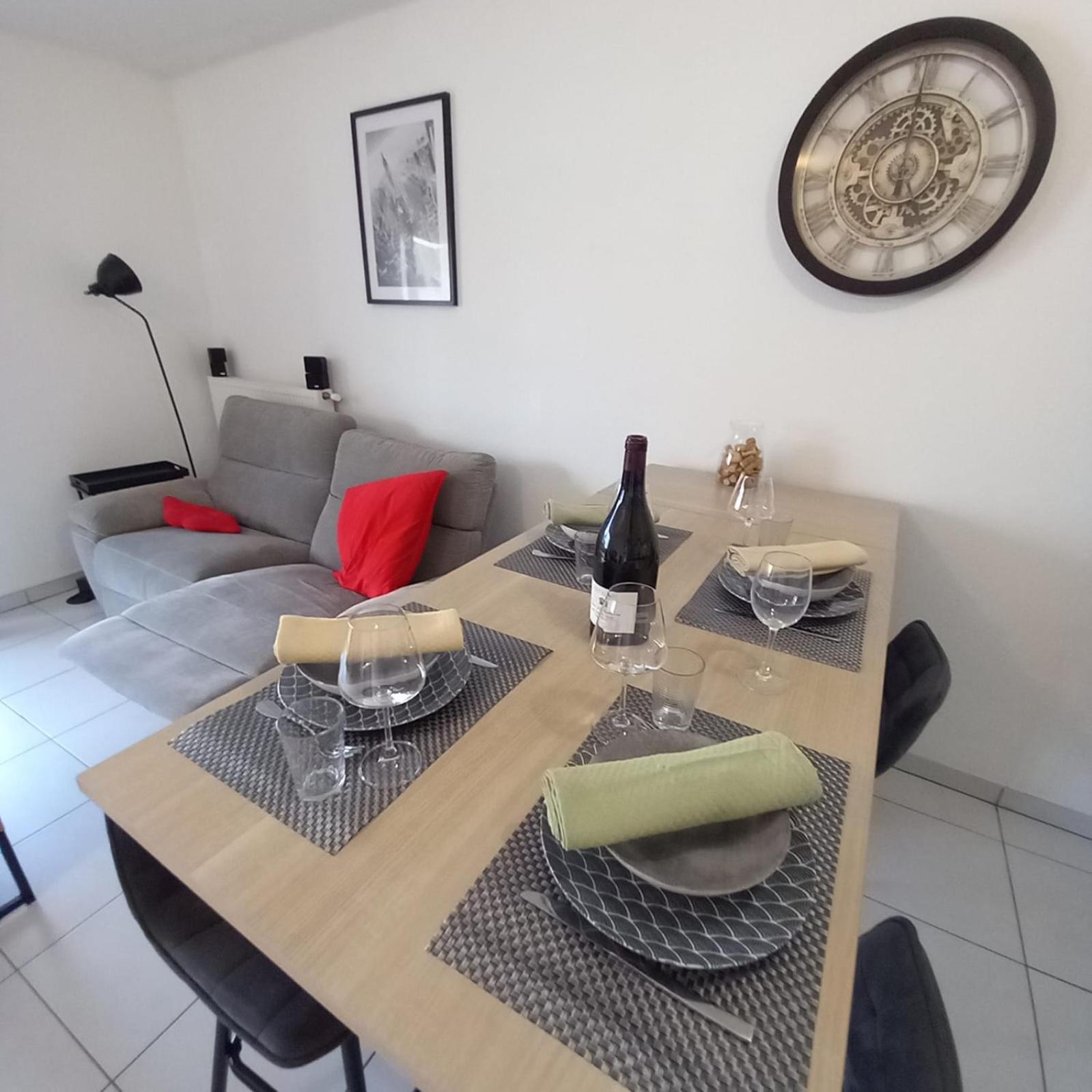 Le Barbusse Lyon-t3-garage-terrasse-3 Lits-home Cinema Pierre-Bénite